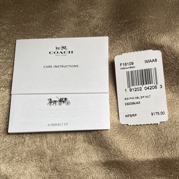 NWT Authentic Coach double zipper wristlet - Picture 8 of 8